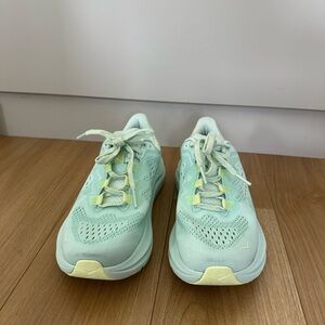 Hoka Kwana 2- Women’s Sz 7.5